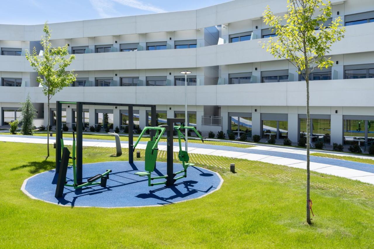 Student Experience Madrid Pozuelo - Luxury Hostel ポスエロ・デ・アラルコン エクステリア 写真