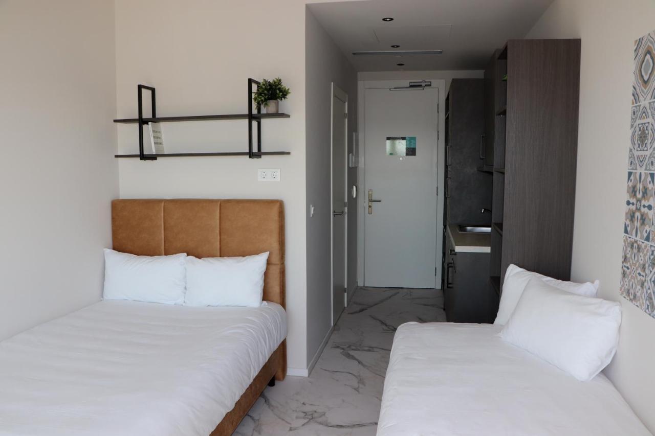 Student Experience Madrid Pozuelo - Luxury Hostel ポスエロ・デ・アラルコン エクステリア 写真