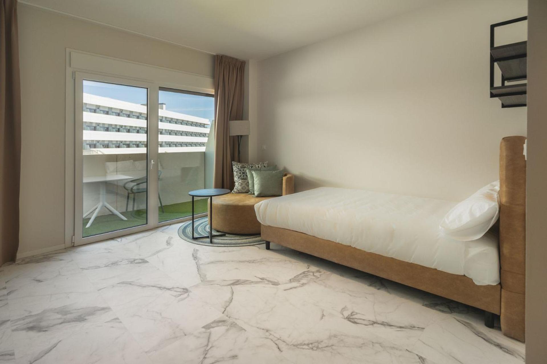 Student Experience Madrid Pozuelo - Luxury Hostel ポスエロ・デ・アラルコン エクステリア 写真