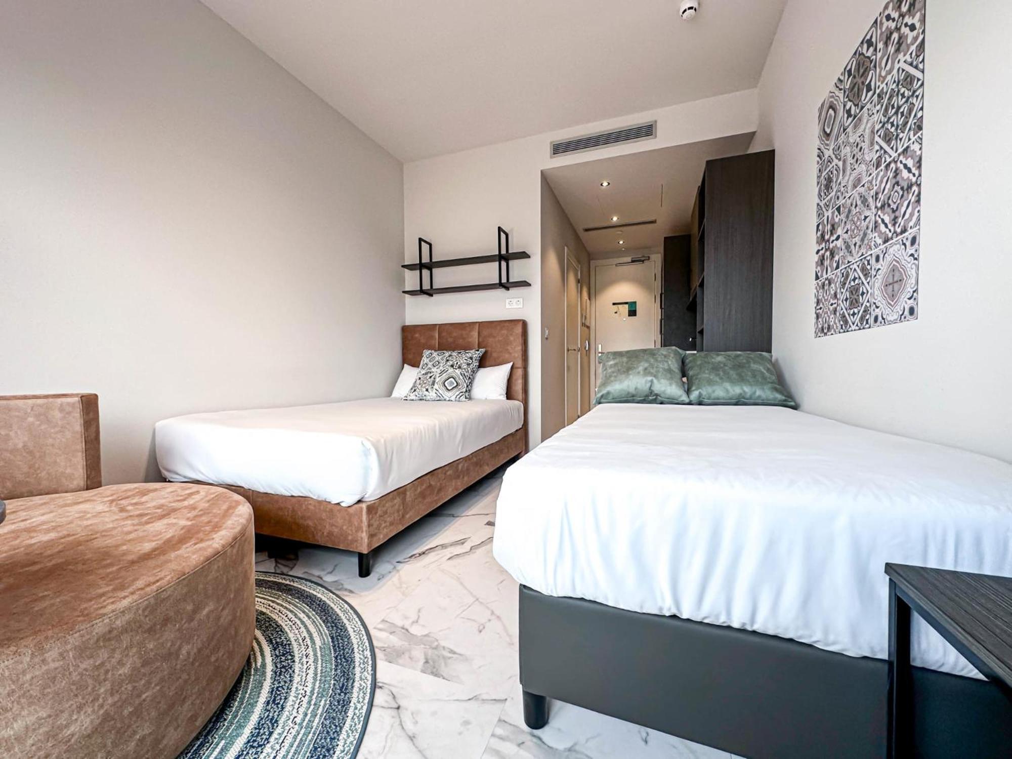 Student Experience Madrid Pozuelo - Luxury Hostel ポスエロ・デ・アラルコン エクステリア 写真