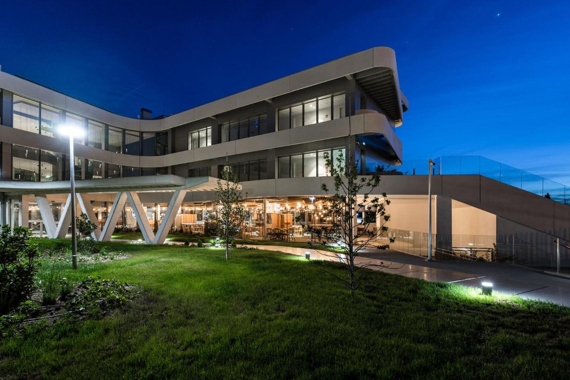 Student Experience Madrid Pozuelo - Luxury Hostel ポスエロ・デ・アラルコン エクステリア 写真