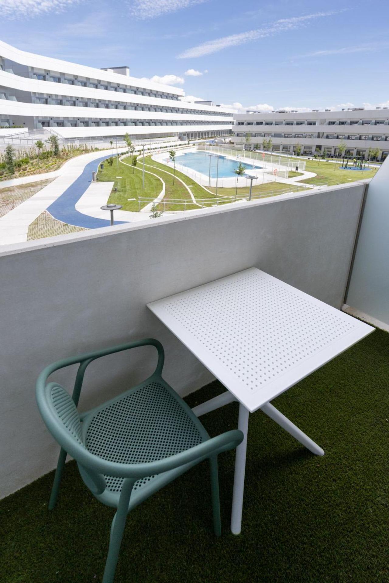 Student Experience Madrid Pozuelo - Luxury Hostel ポスエロ・デ・アラルコン エクステリア 写真