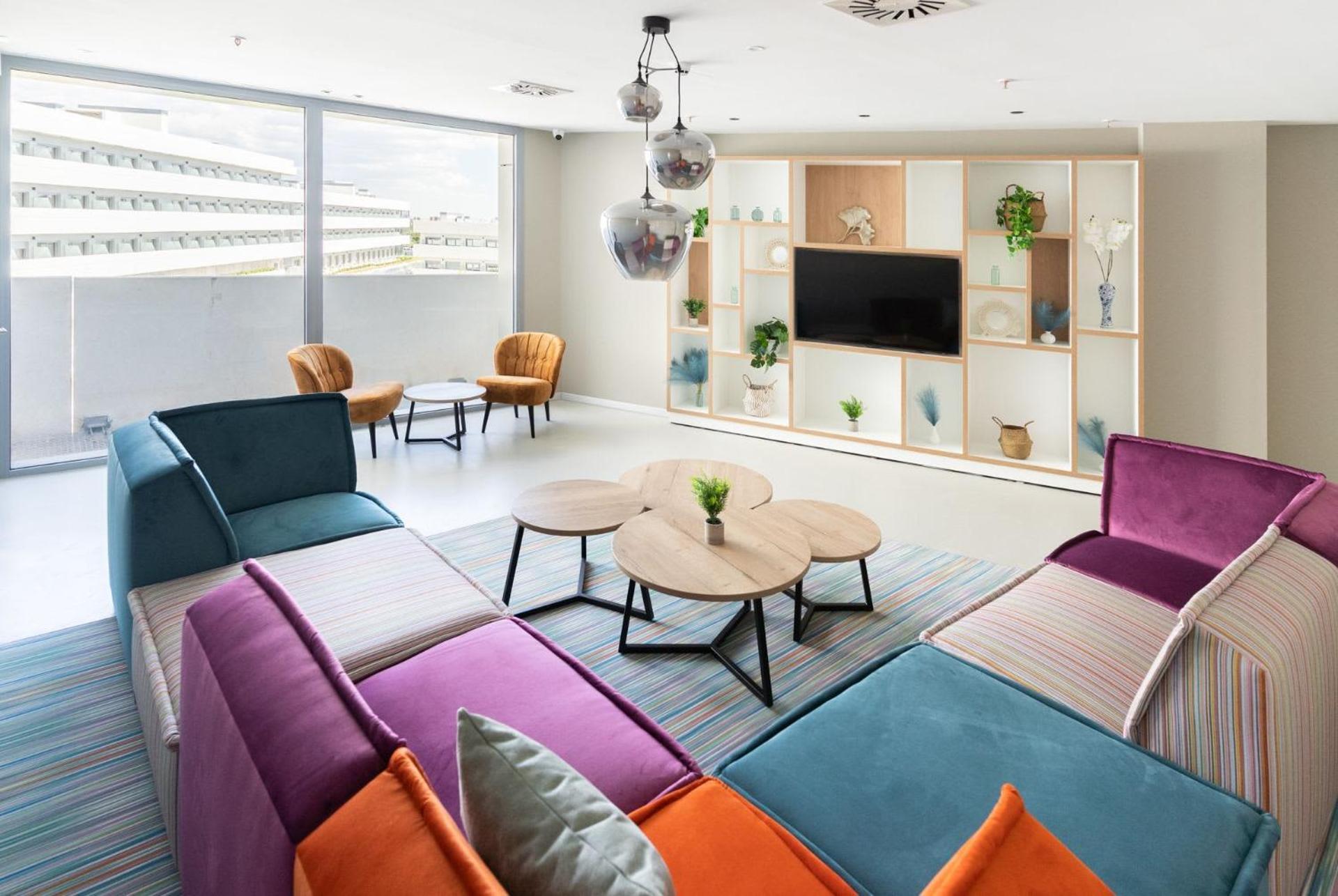 Student Experience Madrid Pozuelo - Luxury Hostel ポスエロ・デ・アラルコン エクステリア 写真